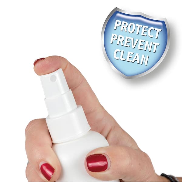 Beaphar Fresh Breath Spray Action Spray bottle in hand