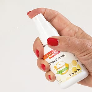 Beaphar Wound Spray Lifestyle1
